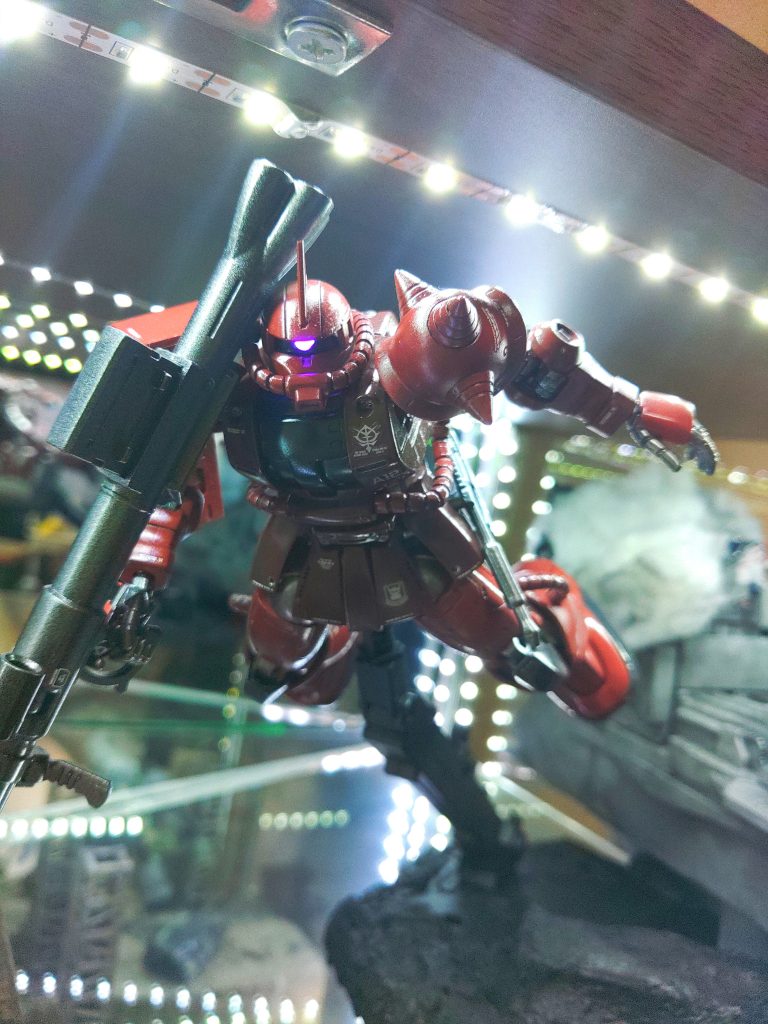 誕生　赤い彗星