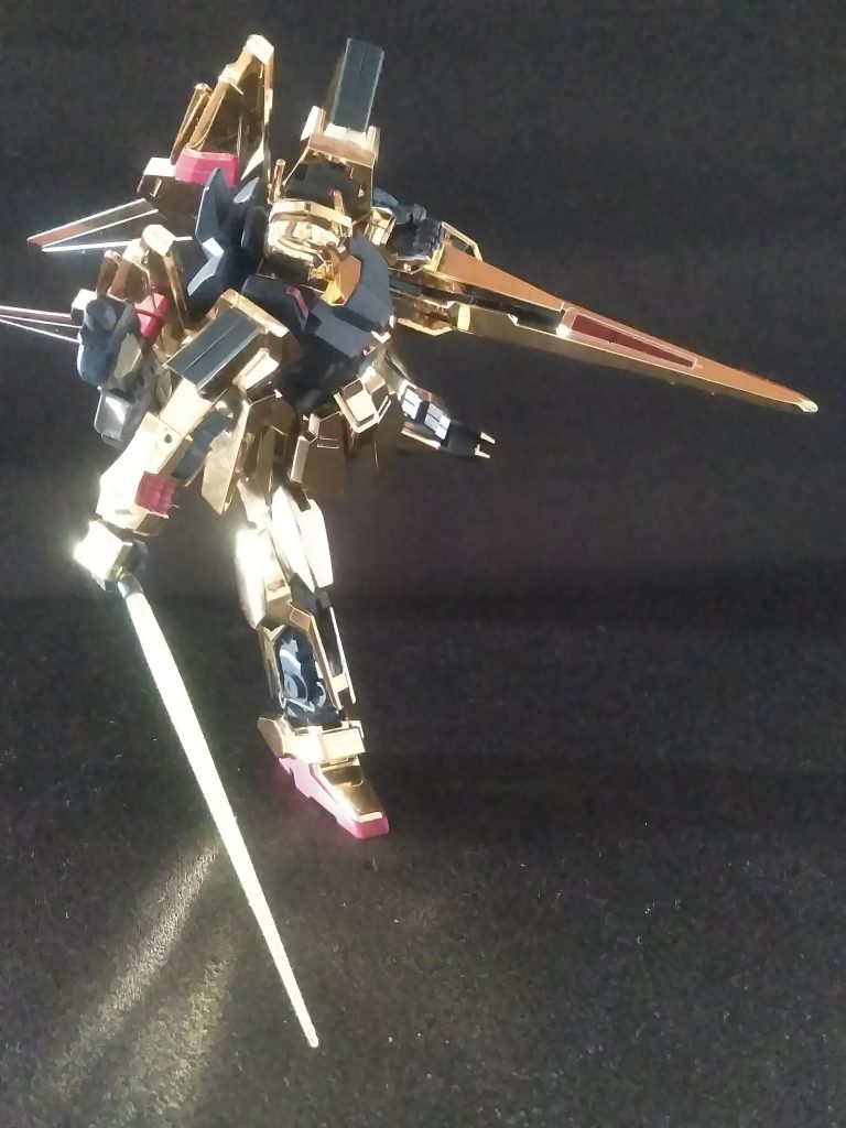 今回もダラダラと失礼します 😌『MSN-001 デルタ ガンダム』って、ドコの子?🙄と!仰る方もいらっしゃいますか❓ 😌『Ζ ガンダムの設定が決まった時』より存在しております 😊 ビームサーベル× 2本はシールドの裏先端に設置です 😁