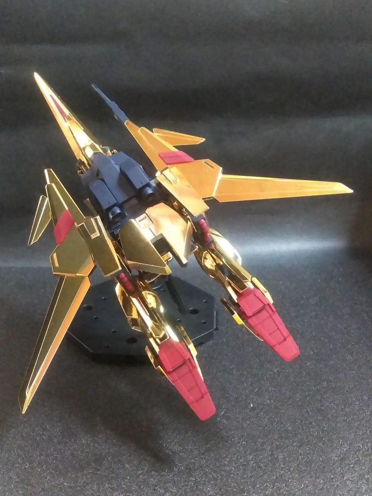 コノ子のアイデンティティである『ウェイブライダー形態』への可変はHGキットでは定番の差し換え変形です 😚 🆙コノ子の誕生経緯は『リック・ディアス開発後』『アナハイム・E 社』独自の『ムーバブルフレーム』を組み込み『ウェイブライダー形態』への可変機として開発されたとの事 🧐