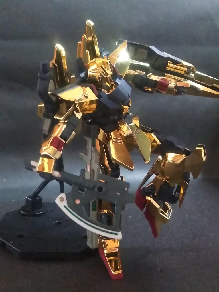 『実働試験用ビームアックス』🎵🎵ビーム発生効率が宜しくないので、通常時はヒートホークとして機能です 😚『新生ネオ・ジオン』に採用されるには、未々精査が必要ソウ😒 🆙可変機構自体は後の『Ζ プラス』に近いンですって 🤔