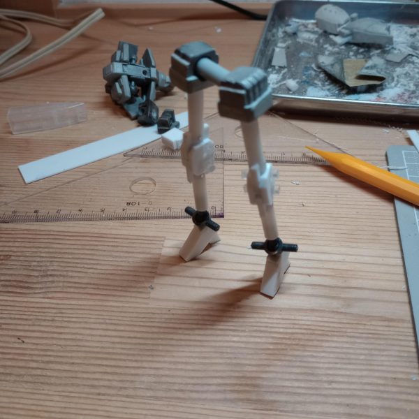 腰回りまで進んだけど、今のところガンダムの穴流用してるが、ズゴックは、何も使ってないのでhgucガンダム（2枚目）