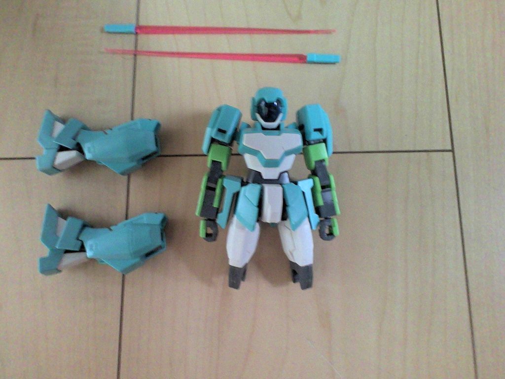 続いてアデルの合体形態です 膝から下を外します