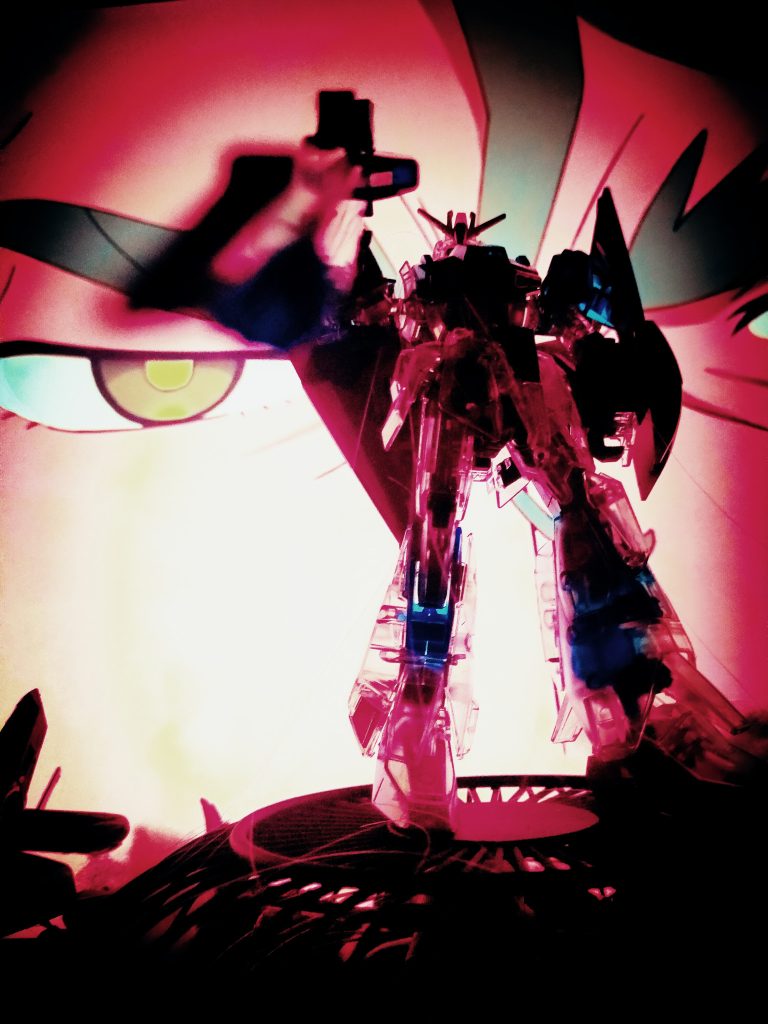 シロッコ「ずっとゼータが貴様を狙っているんだよ、気づいていなかった貴様はやはり、三流だな」シャリア「、、、、」(プレッシャーで、口を開けることさえ出来ない 、大佐とは次元が違う)( このオトコは絶対に、此処からだしては、イケナイ!!)