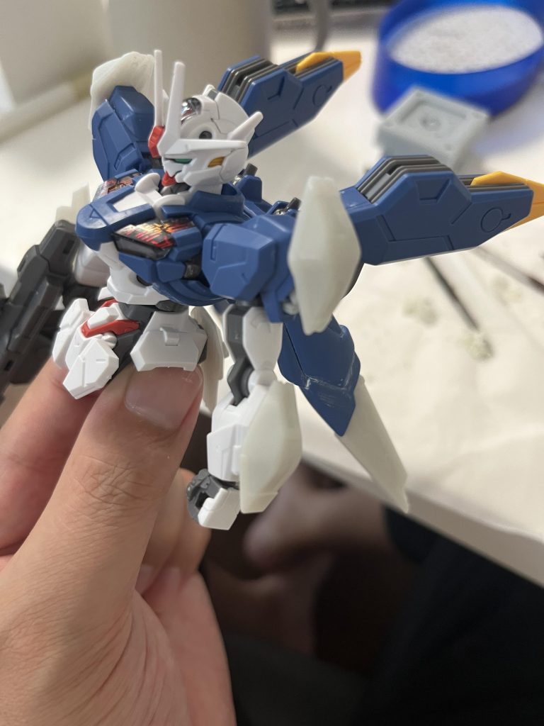 追加パーツは真っ白です。白のレジンで光造形機で作成してます。
