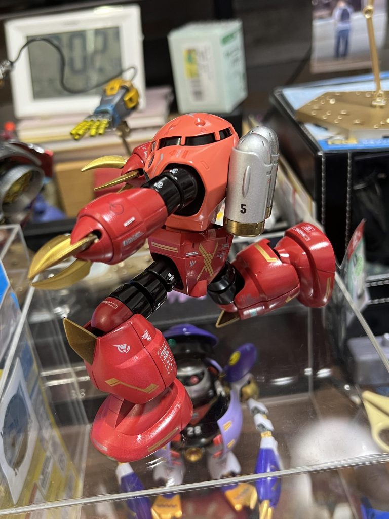 合わせ目消し下手なのでデカールで誤魔化しました。