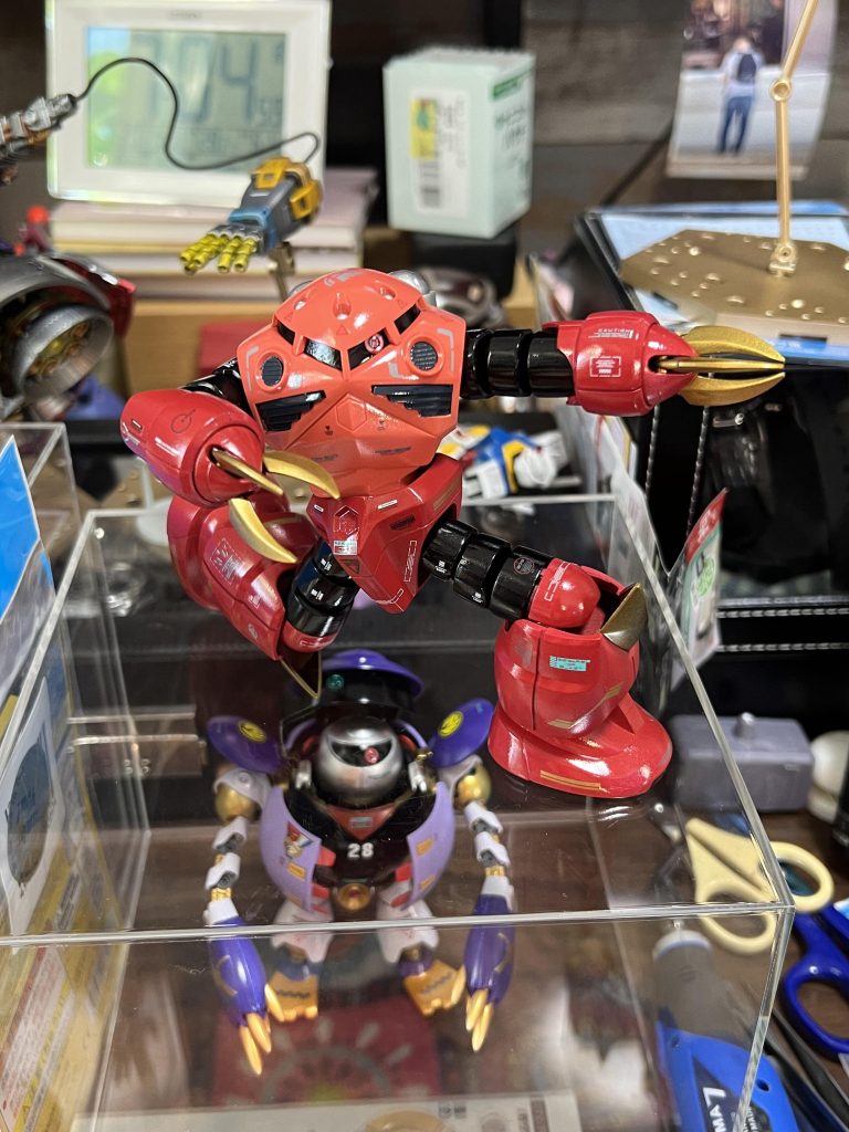 タンクに貼り付けたデカールカッコ良いです。