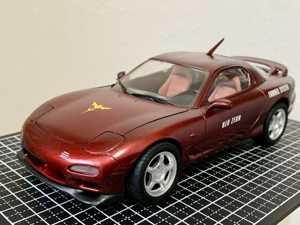 シートの色はシャアピンクで筆塗りしました。