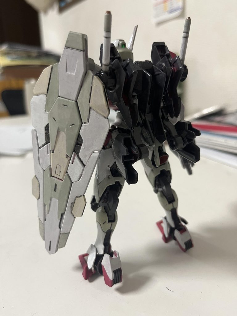 塗装組み立て写真その2背面はベースグレーにメタリックブラックを混ぜたものを塗ってます。