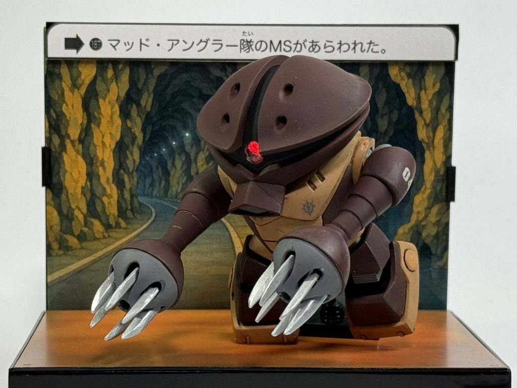 空中ダッシュ格闘！腕伸ばし用パーツもキットには一つしか付属してないので、プラパイプとパテでもう一つ作成しました。