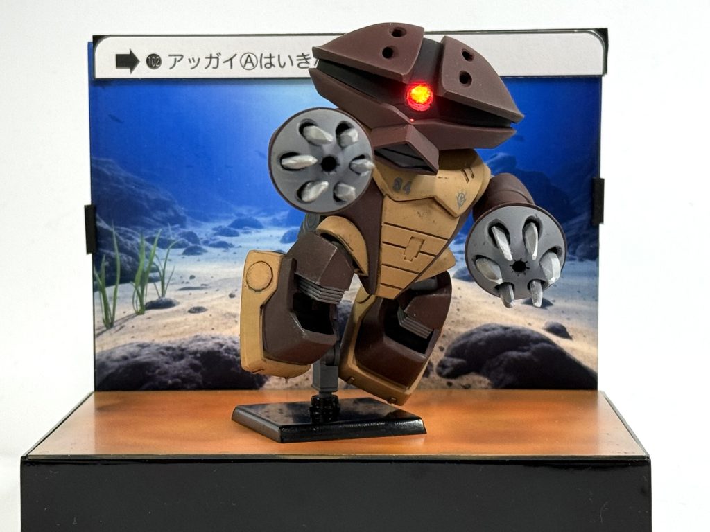 海中シーン。バックパックのスラスターに3mm穴をあけて、スタンドをさせるようにしてます。