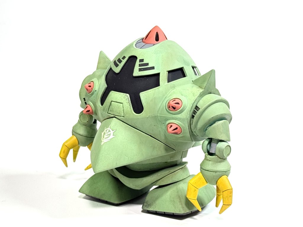 そしてこれが背面。「前後同じじゃないですか⁈」これだからしろうとはダメだ！もっとよく見ろ！汚れ具合とかが違う。