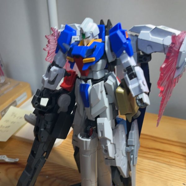 ハミングバードイメージで独自のアレンジを加えて制作してます。ごちゃごちゃしてますが、色を統一すればカッコよくなると信じたい。（1枚目）