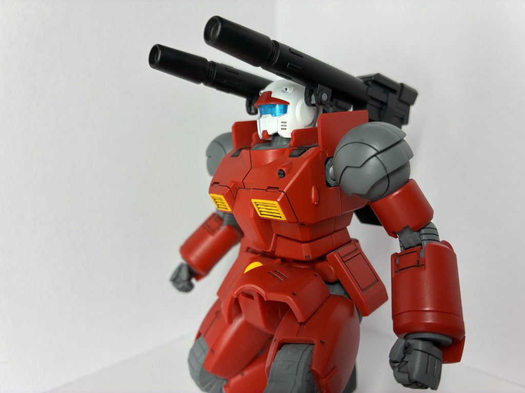 立ち膝でキャノン撃ってそうなポーズ