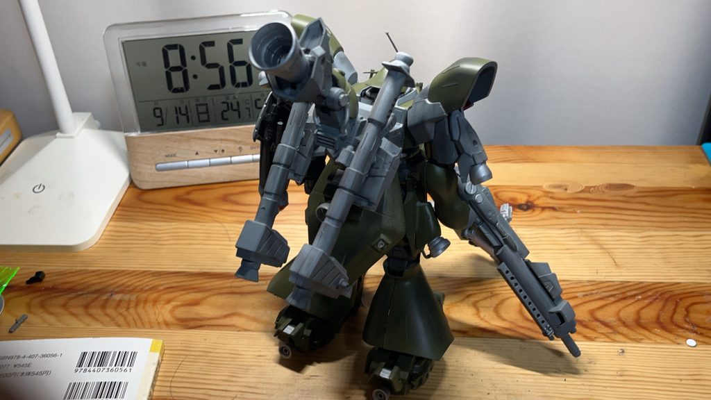 武装の詳しい説明は今回は省きます。種類は、ジャイアント・バズ×2、ビームショットライフル、ビームサーベル、シュツルムファウスト×2、シールドの計5つです。