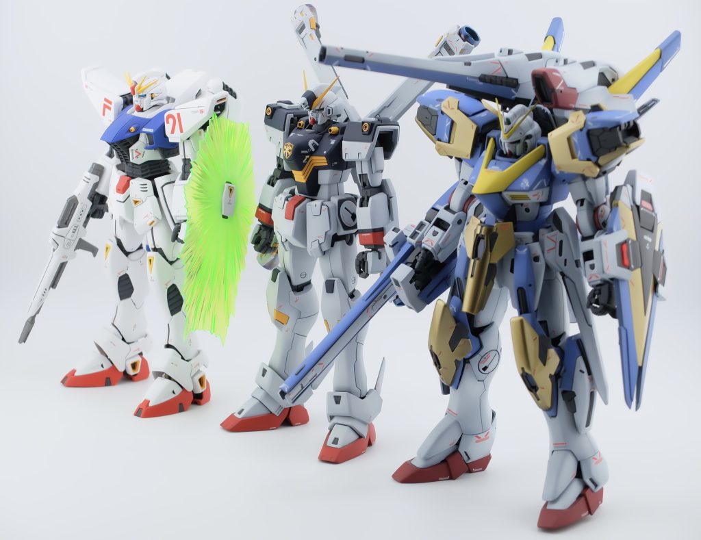 同時期くらいの機体を整列。1人だけ、なんか明らかにやる気満々の、全身くまなくフル武装したやばいやつがおる😂