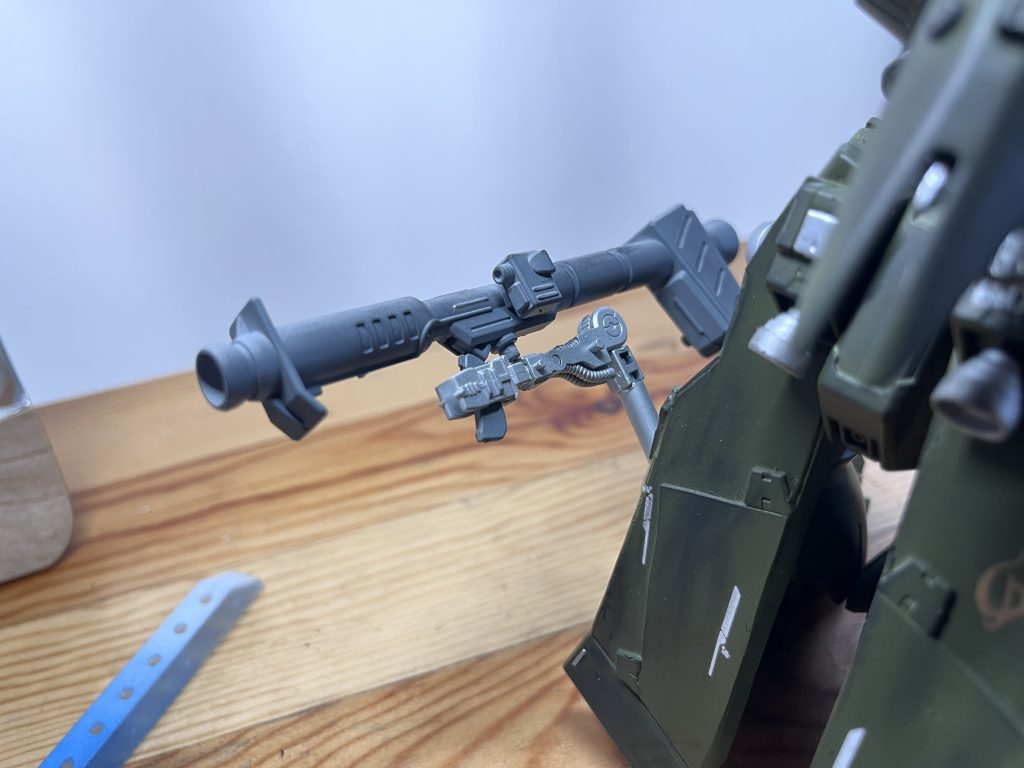 フロントスカートにはおなじみの隠し腕。