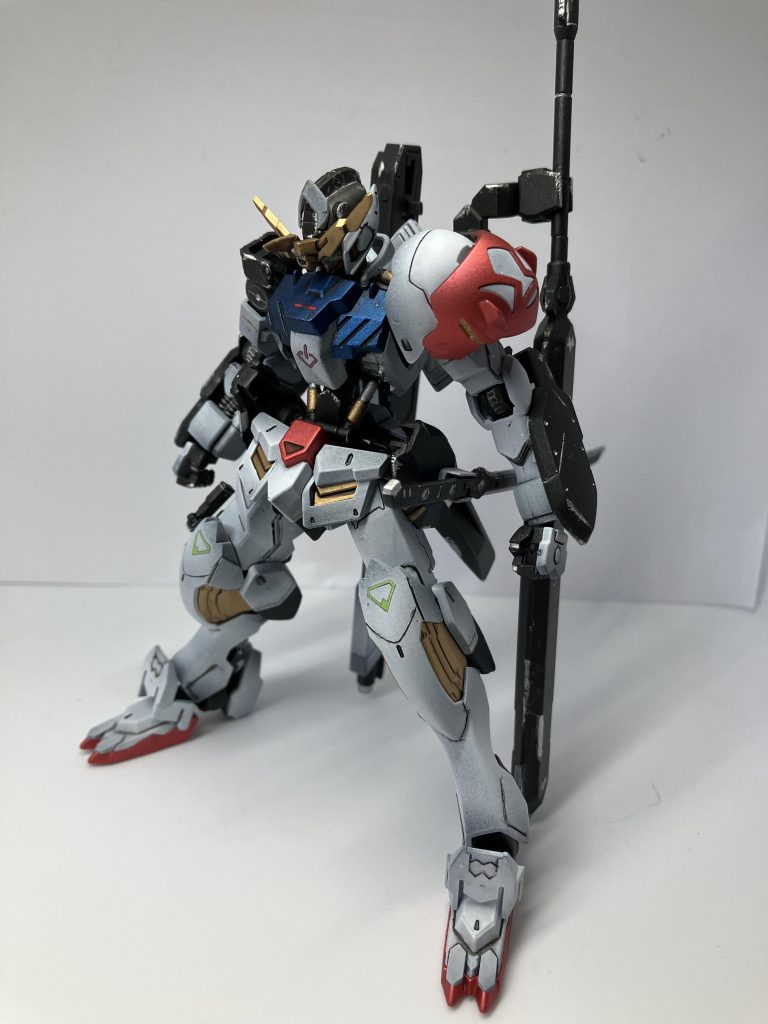 第3形態肩部に装甲を追加し、武装類の増加に伴う機動力の低下を補う為に更なるスラスター出力の向上などを行った形態。ソードメイスを追加で装備している。