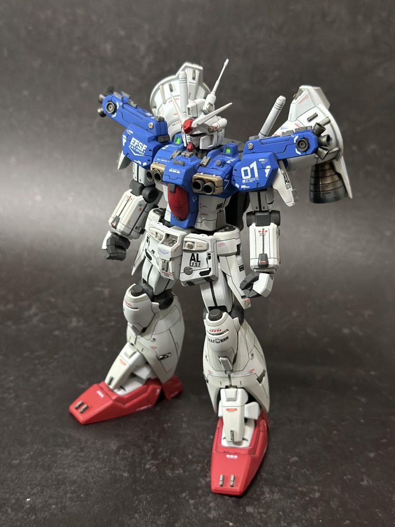 基本的に合わせ目、スジボリ、新規モールドの追加しております!各所レジンのディティールアップとハンドパーツとスラスターパーツ、メタルパーツなどつ追加しております。胸部のスラスターはしまう様にしたかったのですがどーせゴツ盛りにするから出しておこうかなと思って諦めました笑肩と胸部のスラスターは既存パーツを切り取ってコトブキヤさんのスラスターに変更してます。