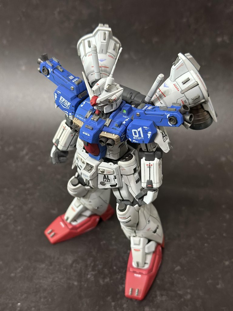 アンテナも変更してます。根本はジャンクパーツでアンテナはハイキューパーツさんの金属製アンテナを使用。これが小さく細すぎて根本がゆるゆるなんで接着してるんですけど何回やってもゆるゆるになって回ります笑一応真鍮線で固定してるんですけどね…🥺