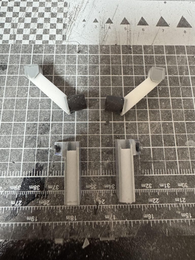 ホルスターとジョイントです。