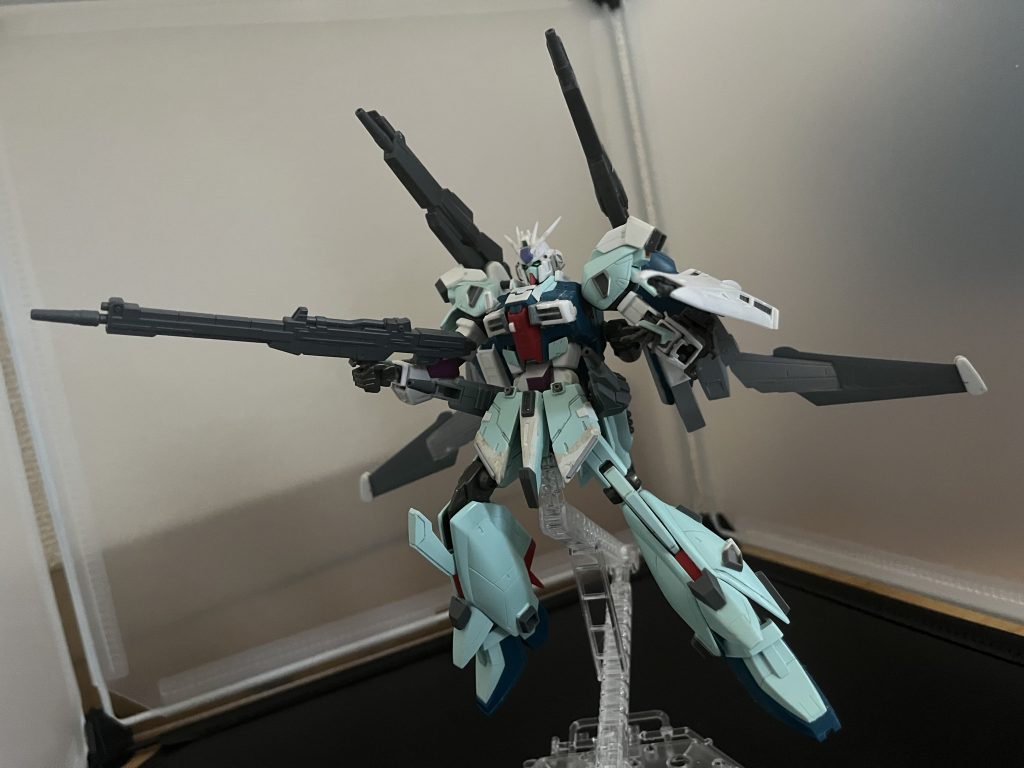 盾はEGν、ライフルはゼータプラス。フルバーストポーズだとシールドキャノンがある分、フリーダムより砲門が1つ多い！