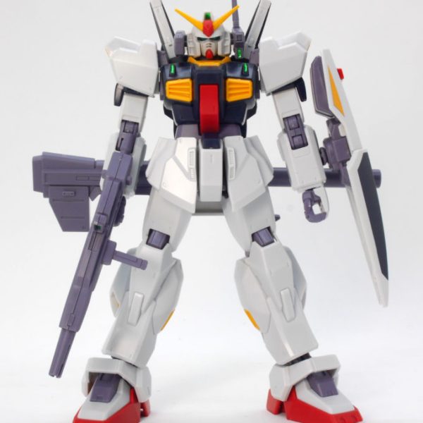 武器とシールド以外が出来上がってきたのでトップコートをふいて組み立ててみました。オリジナルと比べても今回イジったプロポーションは良い感じになってます。 （4枚目）