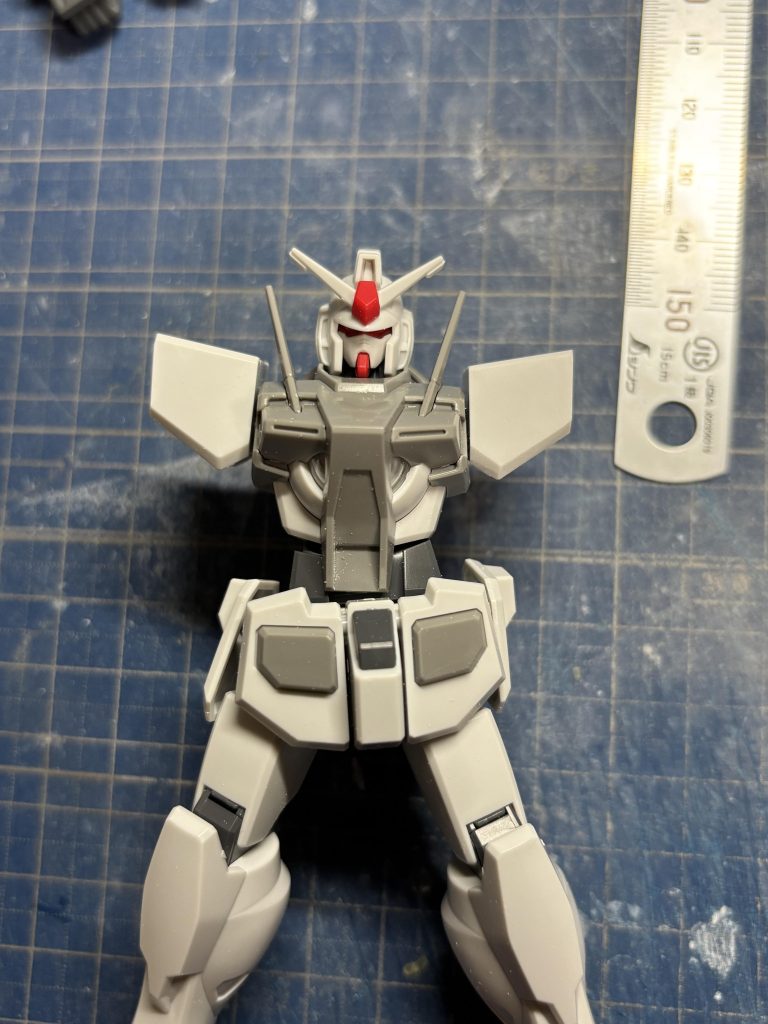 まずはベースのOガンダムの表面処理をしてシャープ化をします