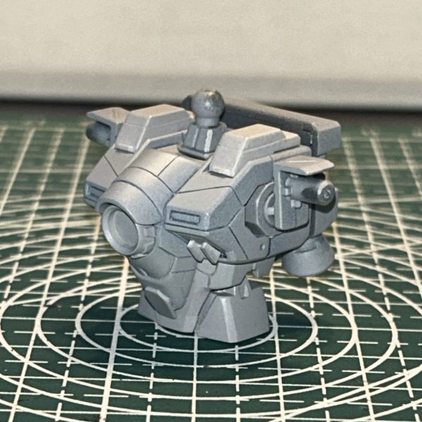 RGのウイングガンダムゼロが発売されるとのことですが、購入競争には勝てそうにないので、「手に入らないなら作ればいいじゃない」の誠心でHGを改修してかっこいい機体を作ってみようと思います。とりあえずオモチャっぽいプロポーションをもう少し、かっこよくするためにディテール追加と胴体の延長を施してみました。（1枚目）