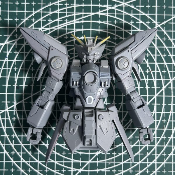 胴体の延長に合わせて、腕の長さも少し延長加工しました。また、ここまでのプロポーションで首の長さを少し伸ばしたくなったので加工を追加で施しました。（2枚目）