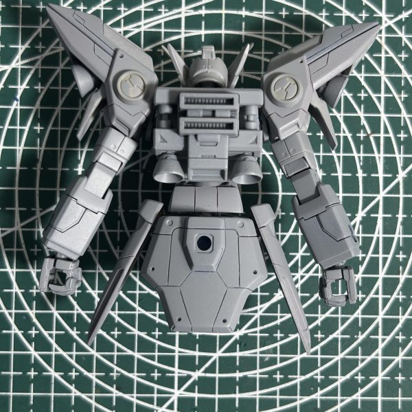 胴体の延長に合わせて、腕の長さも少し延長加工しました。また、ここまでのプロポーションで首の長さを少し伸ばしたくなったので加工を追加で施しました。（3枚目）