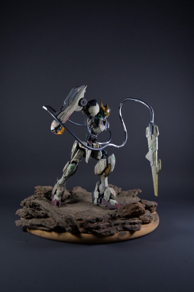 祖父の力を借りまくり今回も良い写真が撮れました、眼光は赤い光にしたかったんですけど作ってる最中壊れてしまって急遽、緑の眼光になりました。