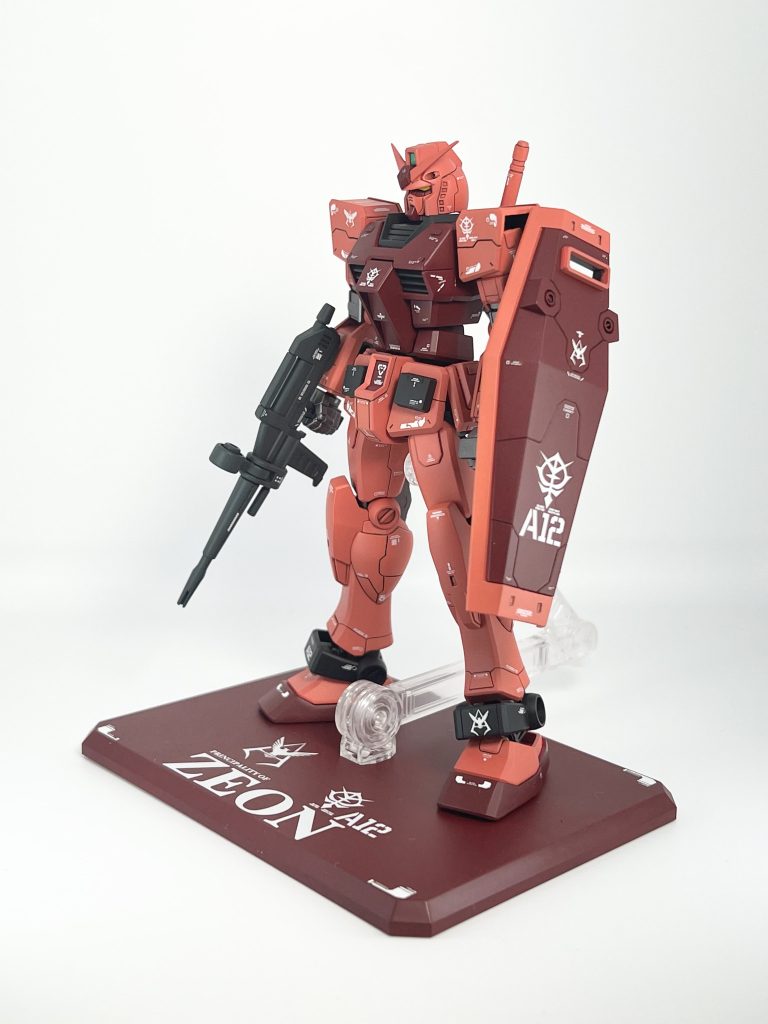 デカールはオリジン系をメインに、各社のコーションマークやラインデカールをRG並みに貼り込んでいます。