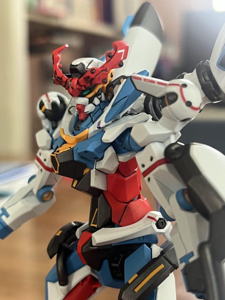 黄色のラインは付属シールを上手いこと加工してと思いましたが下手っぴはグズグズににしてしまい…フィニッシュシートのホワイトを塗装して貼っています。ガタガタですが🥲