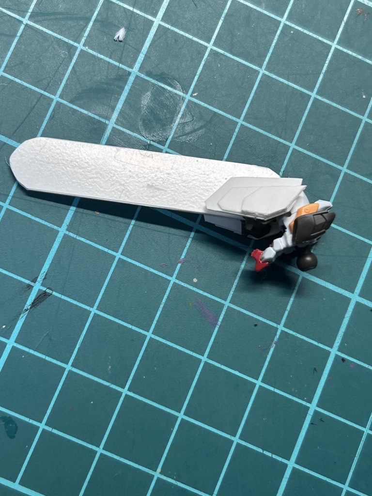 プラ板で形をなんとなく成形口は固定