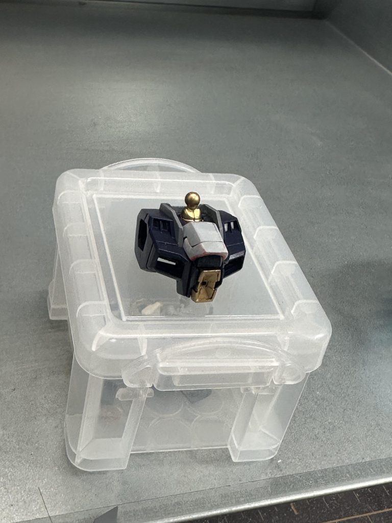 コクピットブロックはプラ板にて形状変更