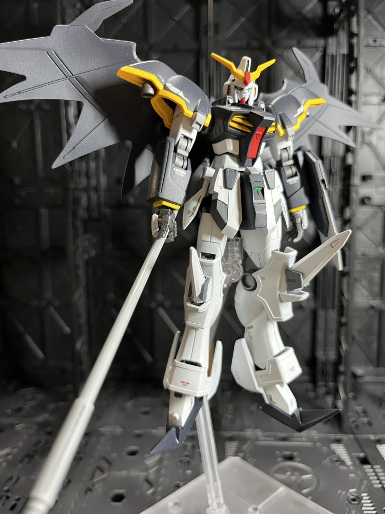 EXスタンダードのバックパックが無改造で取り付け可能だったので、先端を尖らせて塗装しました。こっちの方がしっくりくる？