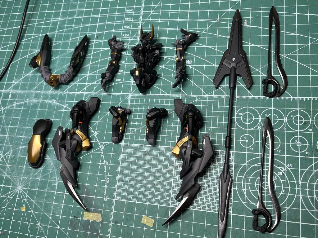 ●使用塗料本体（黒）：Mr.カラー　ミッドナイトブルー本体（黒2）：Mr.カラー　セミグロスブラック本体（金）：ガイヤカラー　スターブライドゴールド間接：メカサフ　HEAVY武器（刀身）：ガイヤカラー　スターブライトアイアントップコート：Mr.カラー　スーパースムースクリア（つや消し）