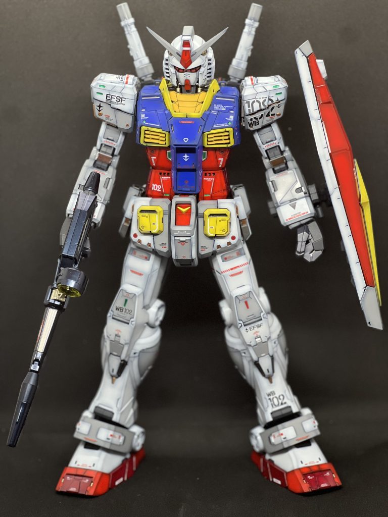 需要があるかは置いといて、カラーレシピ(自分の備忘録がてらに)外装白 Gaia EX black→Gaia ニュートラルグレー1外装グレー Gaia EX black→Gaia ニュートラルグレー3鮮赤 Gaia EX black→ピンクサフ→Gaia プレミアムレッド暗赤 Gaia EX black→ピンクサフ→Mr.color ワインレッドー3青 Gaia EX black→コバルトバイオレット60%+Gaia クリアーブルー40%(ごく少量マーズディープブルーでトーン調整)フレーム メカサフsuper heavyフレーム銀 スターブライトジュラルミンフレーム金 カッパーゴールド鮮黄 Gaia EX black→Mr.color MSイエロー暗黄 Gaia EX black→Gaia エヴァ オレンジイエローバックパック・手甲 ジャーマングレー ハンドパーツ ヘキサブラックライフル黒 プリズムブルーブラック60%+Gaia EX black40%ライフル金 スターブライトシャンパンゴールドライフル銀 スターブライトジュラルミンデカール 3rd partyの水転写デカール