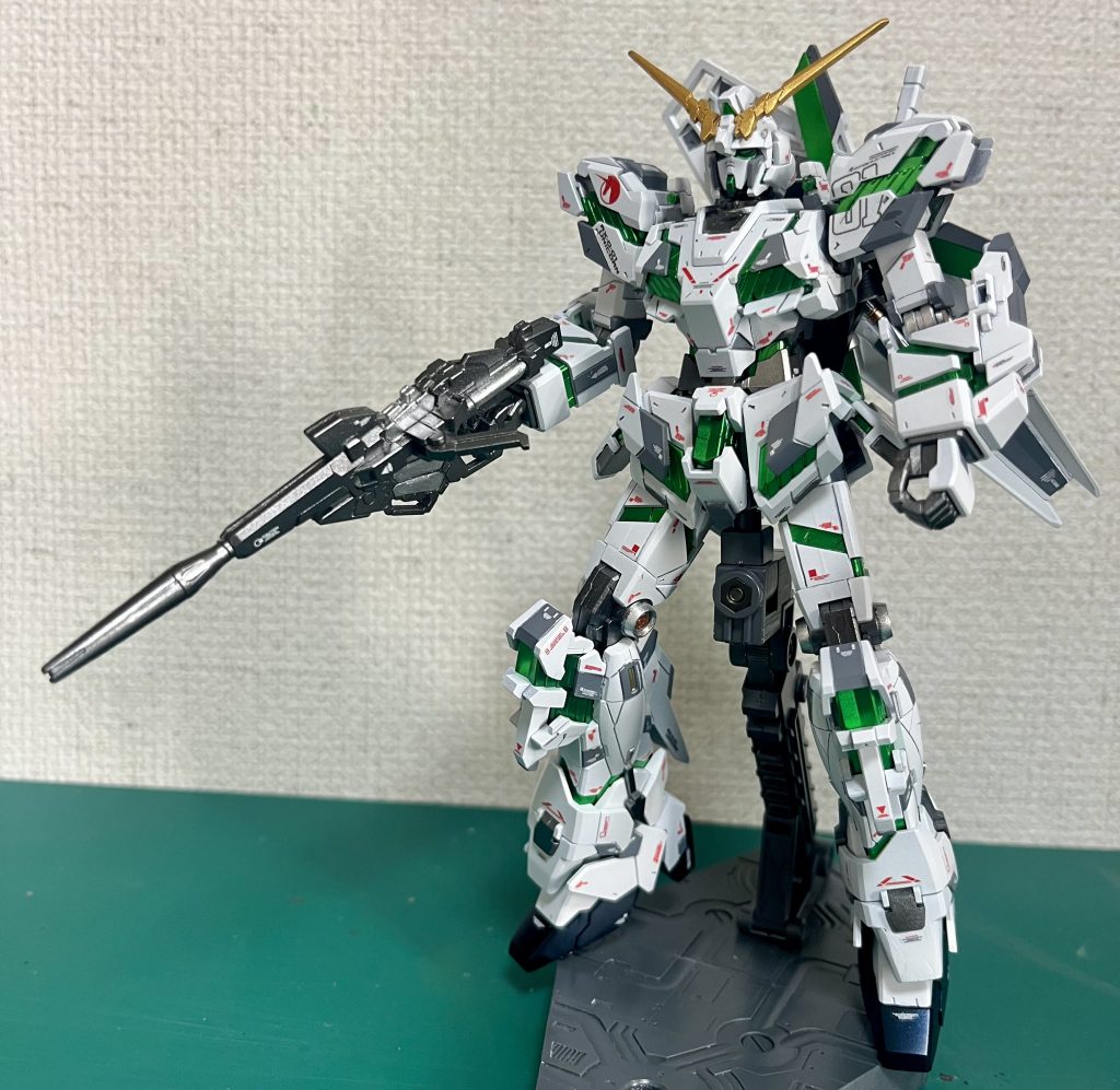 デカール貼り終了。あとは半光沢クリアコートだけ。