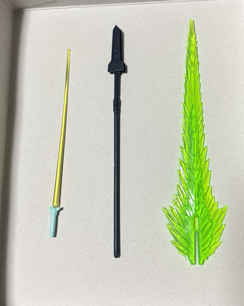 エピオンの大型サーベルに少し長めに切ったランナーを接着、ほかはイージスナイトの武器そのままです。