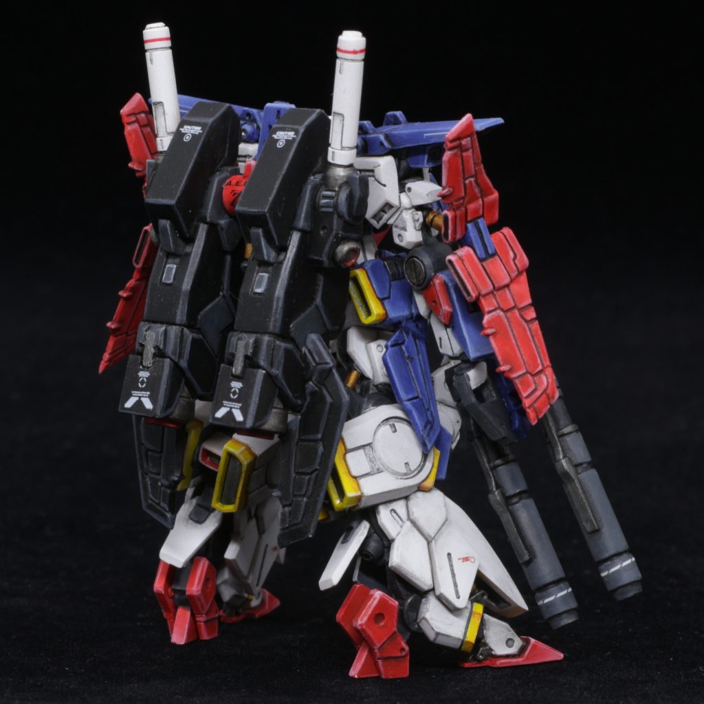 バックパックのスラスターはディティールアップしたのですが，見えませんね…。