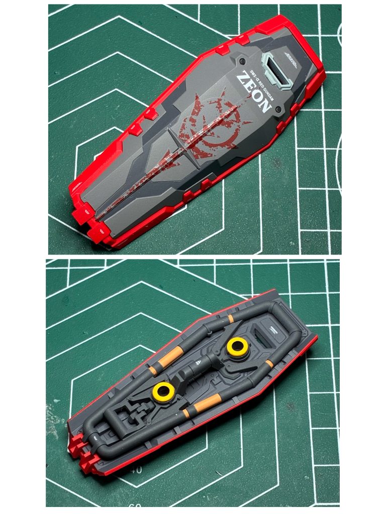 シールドの塗り分けも、覗き窓の色と、裏側の丸い部分の黄色など、細かい塗り分けが必要でした。どうしても大きな面積を先に塗ってから、細部を塗装する方法となりがちでしたが、裏側の黄色は、先になってからマスキングした方が良かったものの、やはり塗り忘れに後から気づいて慌ててタッチアップしたので、塗り分けの必要な箇所と塗装順序は要反省です。