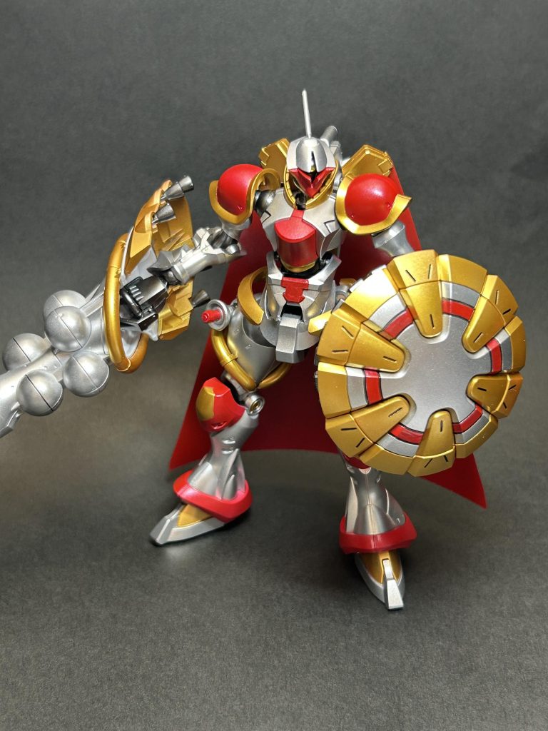 正面から。見る人が見れば分かると思いますが、今回はデジモンのデュークモンカラーにしてみました。初めて見た時からシールドとランス、肩の装甲が「デュークモンぽくない?!」と思っていたのでずっとやりたかった改造です。しかし何度か再販しても購入出来ずにいましたが、今回やっと買えました!
