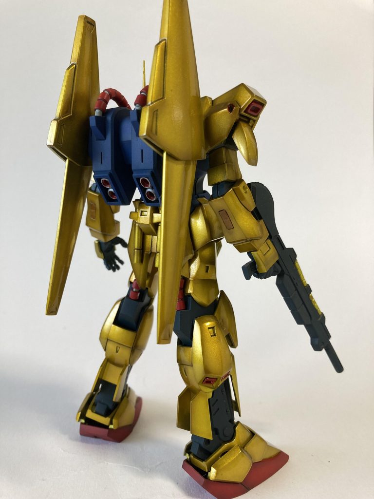 金色の下地もグラデーション塗装してますが、クリヤコートしたらあまり目立たなくなってしまいました…