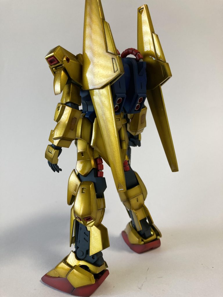 そこそこな反射率✨脹脛外側のスラスターはキットだとディティールが無いので、自作しました