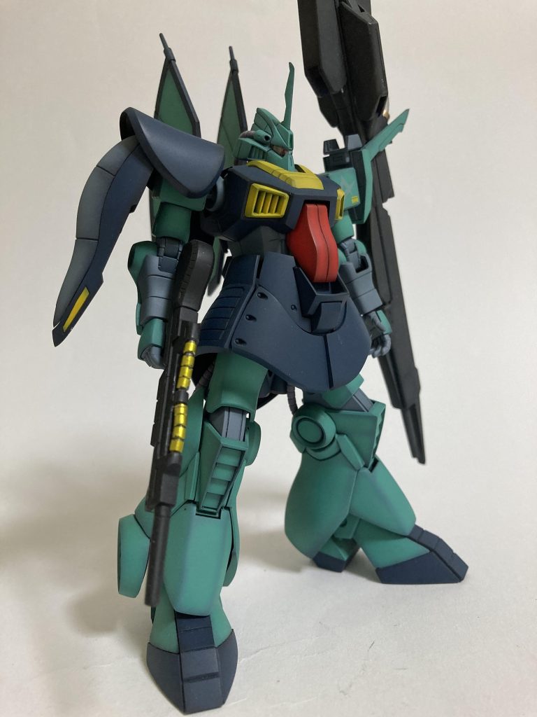 ビームライフルは百式と同型パイプを百式と揃えるためスプリングと市販パイプに変更