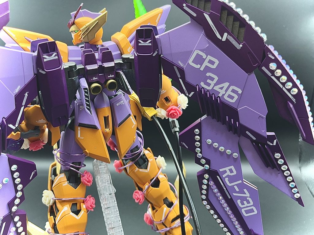 背面から。ウイング背面には莉嘉ちゃんをイメージした文字列のデカールを貼っています。CP-346→CINDERELLA PROJECT 346(美城)RJ-730→RIKA JOUGASAKI 7/30(誕生日)