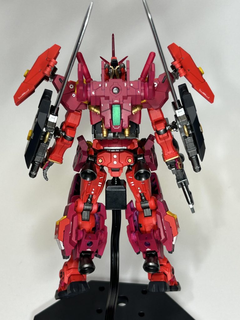 背面。 リアスカート部にバーニアを増設（サイドスカートにボールジョイントで取り付けています）