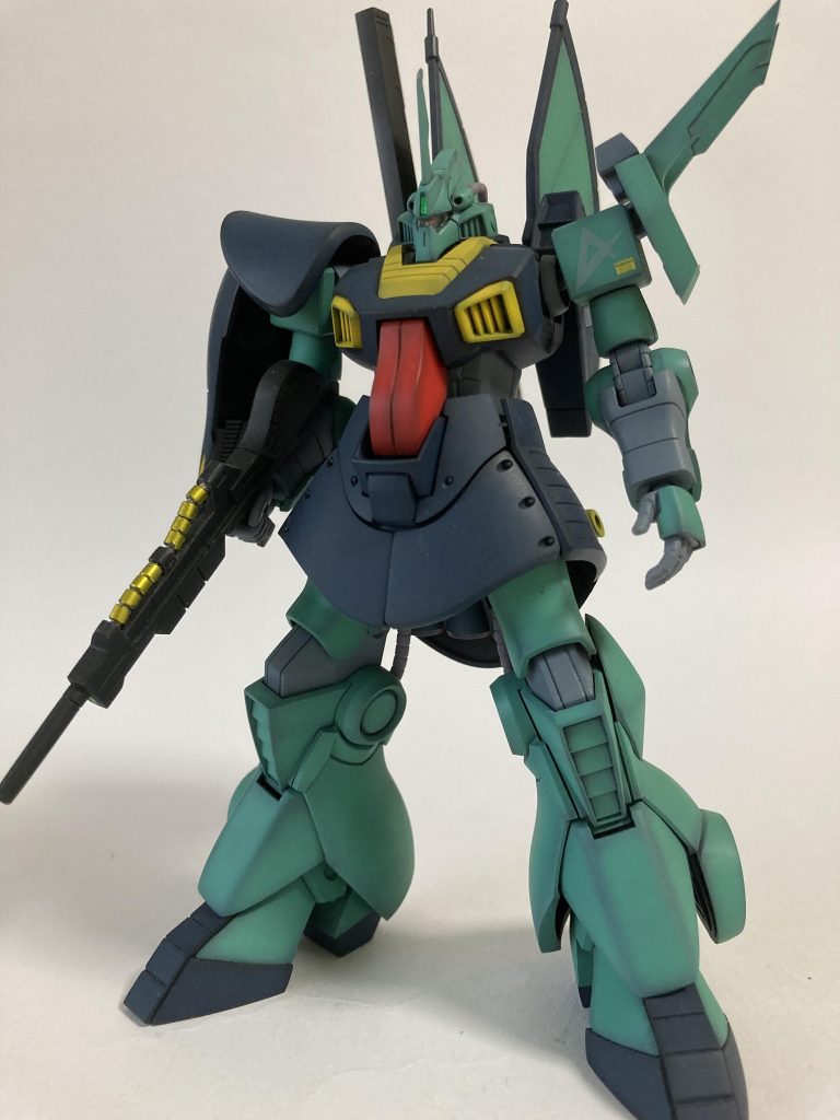 ランチャーを外したノーマルな状態余談ですが、ウェポンラックだと知らなかった当初、ショルダータックル用の凶悪なスパイクだと思っていましたw