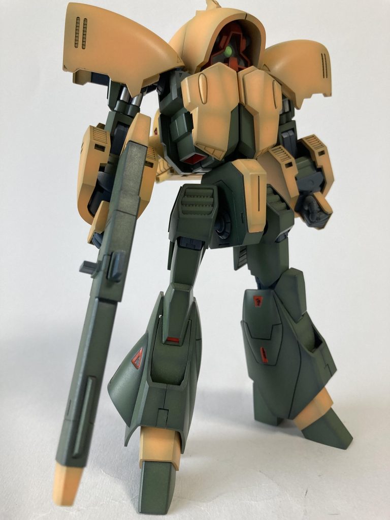 スタイル的には文句なしです武器はビームライフルのみの割り切った設計